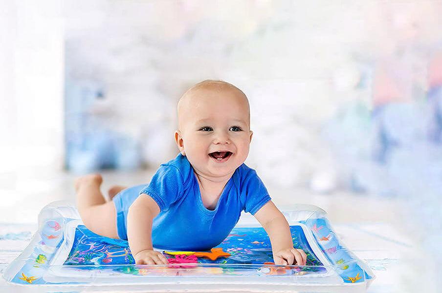Utiliser un tapis d'eau pour bébé - 5 avantages pour son éveil