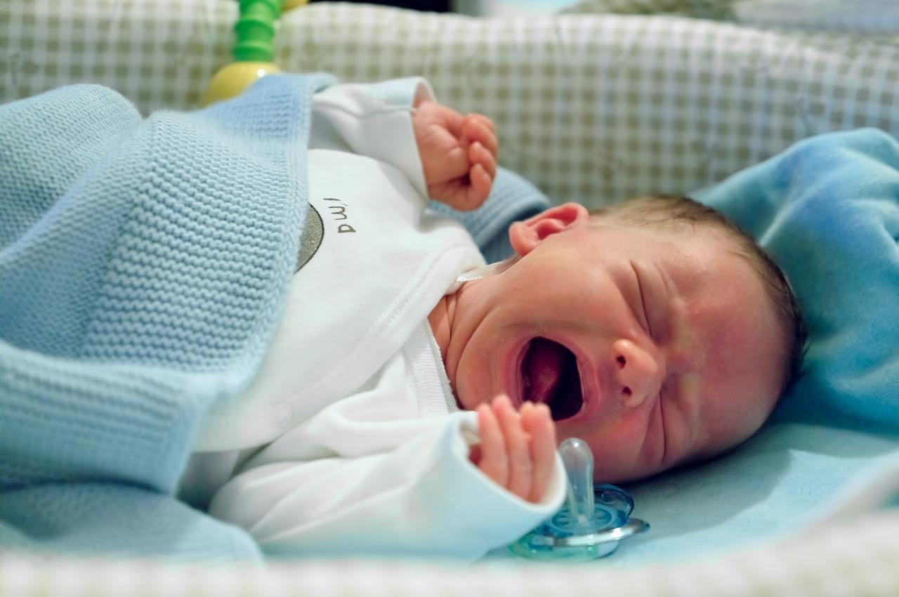 Pourquoi bébé pleure quand il va dormir ? Mon Petit Ange