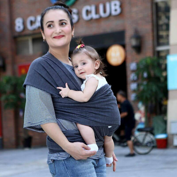 Echarpe de portage gris foncé à nouage facile pour bébé