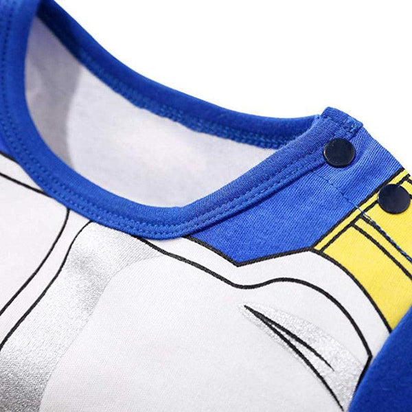 Pyjama manga bebe vegeta avec detail du col t de la fermeture a bouton a pression
